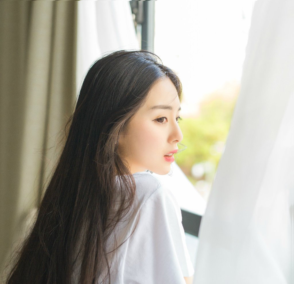 沙漠阿拉伯人形容他们也必喝三道的茶：第一道苦苦生命，第二道甜似爱情，第三道淡如微风。——三毛《送你一匹马》